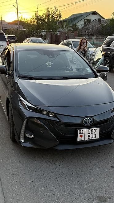 Транспорт: Toyota Prius: 2017 г., 1.8 л, Вариатор, Гибрид, Хетчбек — 10