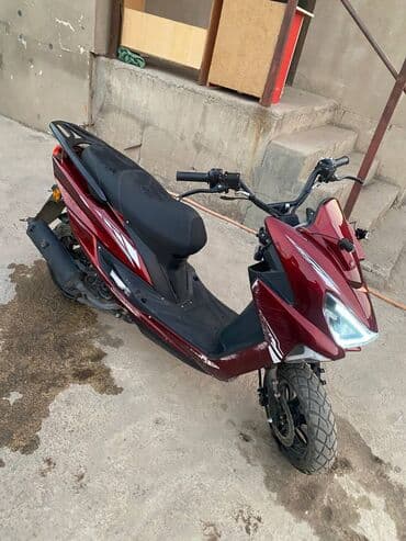 электронные мотоцикл: Скутер макси-класса, красный металлик. Особенности: - Агрессивный — 3