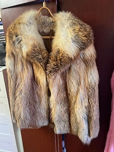 Личные вещи: Шуба натуральная. 💯 мех лиса🦊 полностью . На размер от 42 до 48 — 1