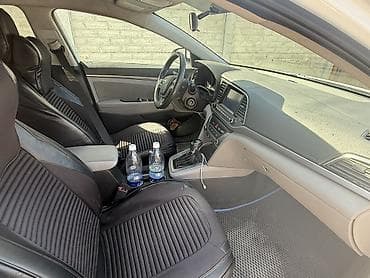 elentra: Hyundai Elantra: 2017 г., Бензин, Седан — 6