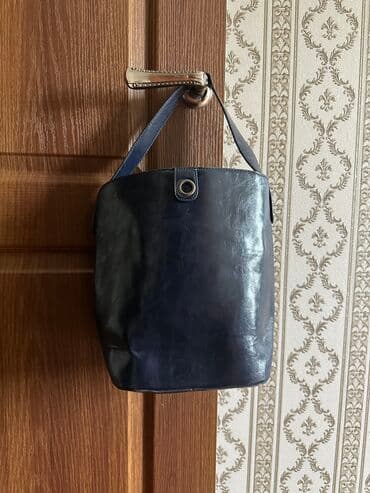 сумка органайзер для документов: Сумка новая,цвет темно-синий,одно деление, на замочке — 1