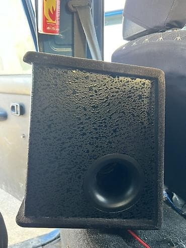 Автомобильные камеры: Автомобильный сабвуфер JVC в черном корпусе с текстурированной — 4