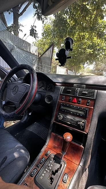 Mercedes-Benz E-Class: 1998 г., 2.4 л, Автомат, Бензин, Седан — 10