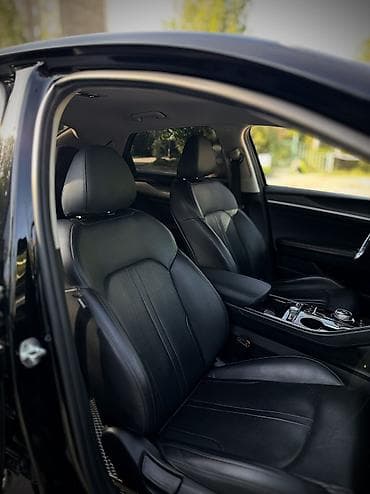 часы в машину: Продажа: черный седан бизнес‑класса (левый руль) Кузов и дизайн: - — 6