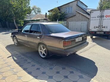 срочно продаю в связи с переездом: Mazda 929: 1989 г., 3 л, Механика, Бензин, Седан — 2
