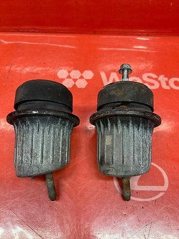 Детали двигателя и моторы в сборе: Подушка мотора Toyota Б/у, Оригинал — 1