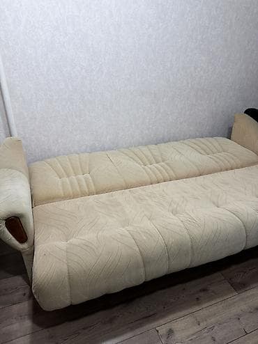 Прямые диваны: Прямой диван, Б/у — 2