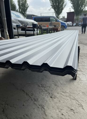 коврик в коридор: Предлагаются листы профнастила серого цвета с матовой поверхностью — 1