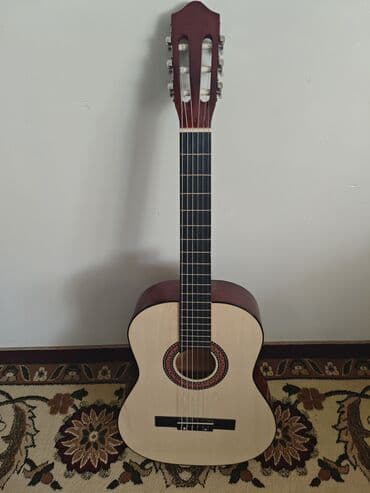 Классическая акустическая гитара 4/4 - Тип: классическая (нилоновые