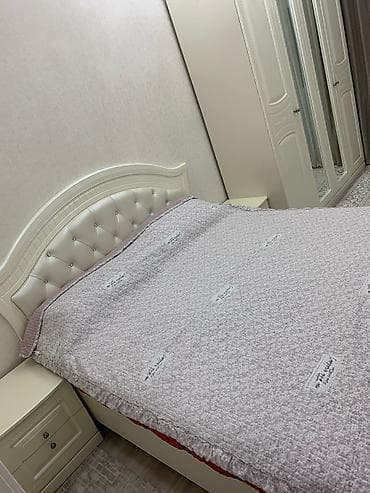 бут койгуч: Кире бериш үчүн шкаф, Күзгүсү менен, ЛДСП — 9