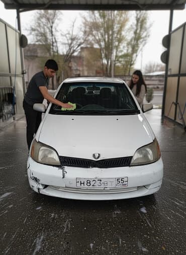 дом обмен на авто: Toyota Platz: 2002 г., 0.1 л, Автомат, Бензиновая, Седан — 1