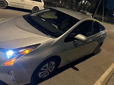 акрапович цена: Toyota Prius: 2017 г., Гибрид, Хэтчбэк — 4