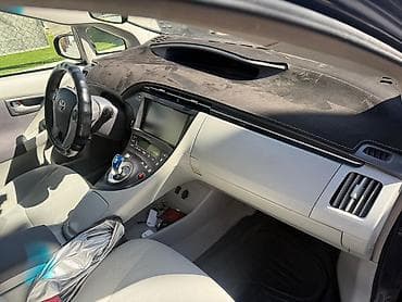 Продажа авто: Toyota Prius: 2011 г., 1.8 л, Автомат, Гибрид, Хэтчбэк — 3
