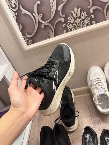уги 37 женские: Коллекция женской обуви: 1) Кроссовки черные, облегчённые: - дышащий — 7