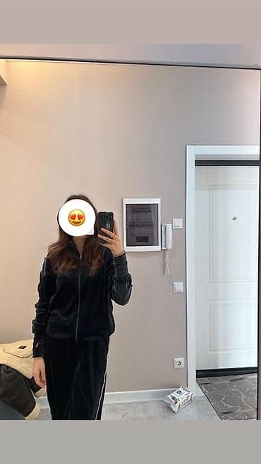 стильные спортивные костюмы женские: Велюровый женский спортивный костюм, цвет черный. Состав и ткань: - — 2