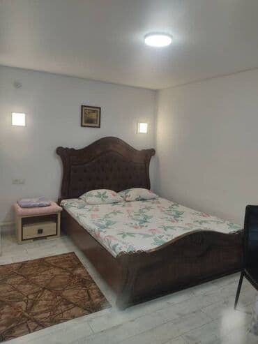 купить 4 комнатную квартиру в бишкеке: Уютная студия с отдельным входом - Спальная зона: двуспальная кровать — 1