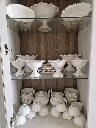 продаю хрустальные вазы: Фарфоровый сервиз с золотистым декором - Материал: тонкий фарфор — 1