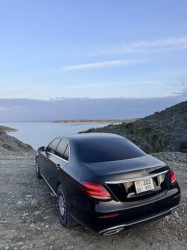 насадки глушителя: Mercedes-Benz E-Class: 2018 г., Седан — 1