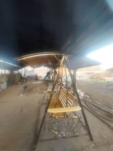 скамейка фото: Садовые качели Металл, Со спинкой, С крышей — 18