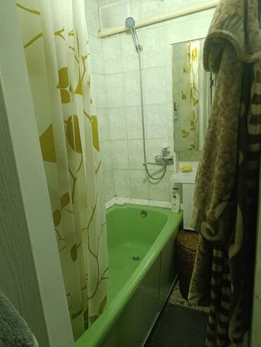 дом п манас: Продаю! 2 комнатную квартиру под бизнес. Пересечения улиц Молодая — 6