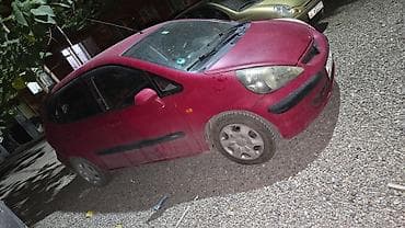 mini car: Компактный пятидверный хэтчбек красного цвета. Основные особенности — 1