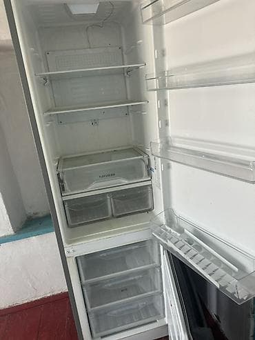 освещение на авто: Холодильник Indesit, Двухкамерный — 1