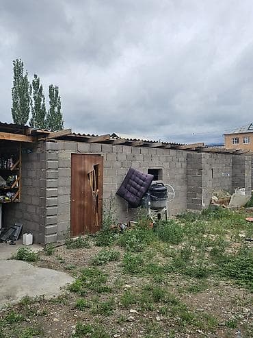Үйлөр: Продаётся дом в г. Балыкчы, адрес: ул. Ленинградский, 16а. Основные — 6