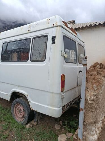 немецкий набор ключ: Mercedes-Benz MB 100: 1991 г., 2.9 л, Механика, Дизель, Бус — 3