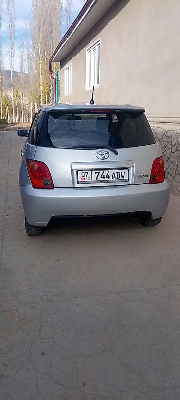 Toyota: Toyota Ist: 2003 г., 1.5 л, Хэтчбэк — 3
