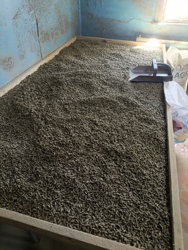 Корм для кролов клевер кукуруза пшеница отруби мясокоска рыбокоска соя