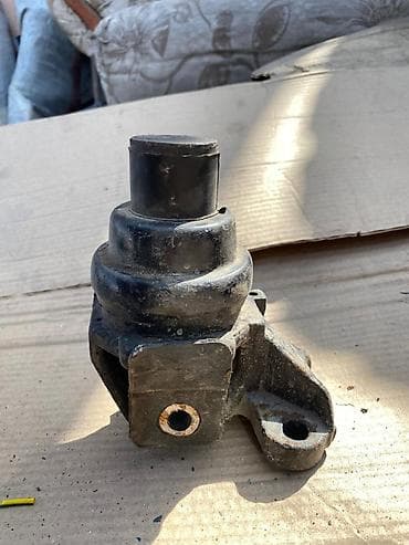 Трубки, патрубки, шланги: Крышка трамблёра и опора/подушка двигателя (комплект авто-запчасте — 9