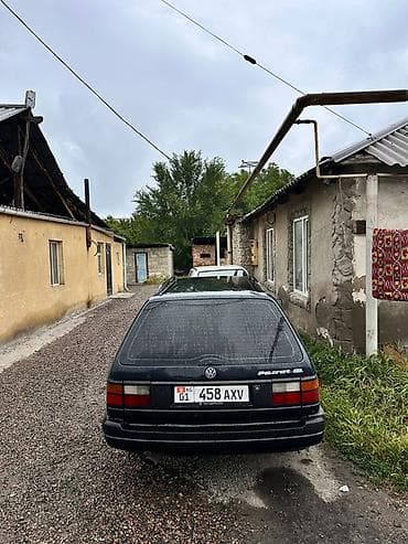 Volkswagen Passat: 1990 г., 1.8 л, Механика, Бензин, Универсал