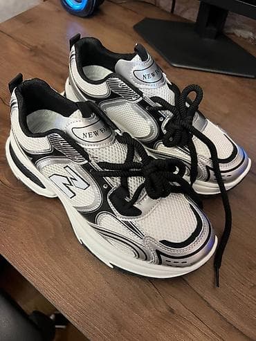 Мырзалардын бут кийими: Новая.Кроссовки в стиле dad-shoes, бело‑серебристые с черными — 5