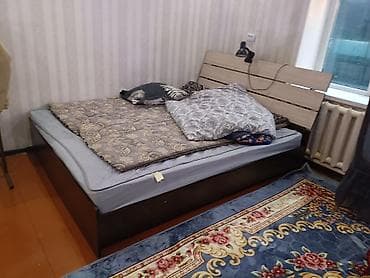 Мебель: Двуспальная кровать с высоким наклонным изголовьем - Размер спального — 3