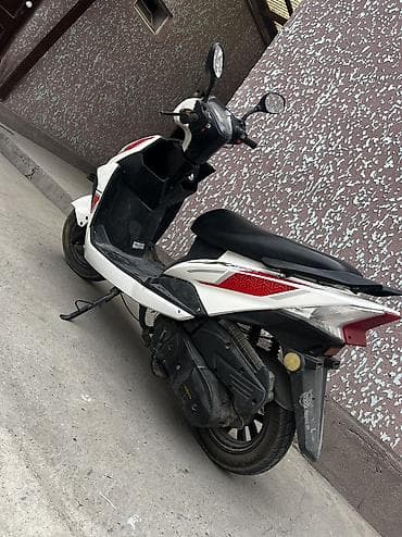 49: Скутер Yamaha, бело-черный с красными акцентами. Влаженя нужно; если — 5