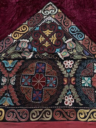 защитная пленка для стола: Большой декоративный текстиль с традиционной вышивкой сузане. - — 1
