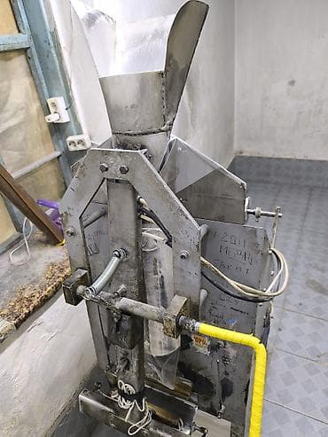 Полуавтомат вертикальный фасовочно-упаковочный для сыпучих продуктов