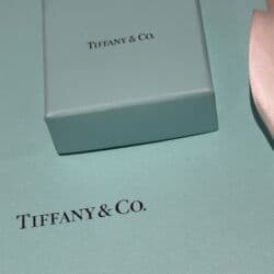 бриллиантовые комплекты фото и цены: КОЛЬЦО С БРИЛЛИАНТОМ TIFFANY & CO 0,18 CT. GRP10862 $1800 — 7