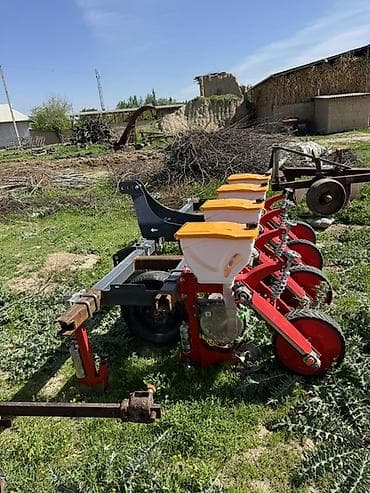 Пневматическая четырехрядная сеялка точного высева - Тип