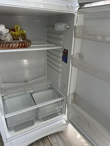 Техника и электроника: Холодильник Indesit, Б/у, Двухкамерный — 5