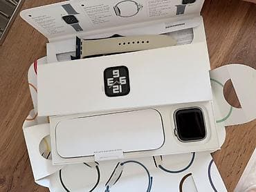 Apple Watch: Apple Watch в оригинальной упаковке. Комплектация, видимая на фото: - — 2