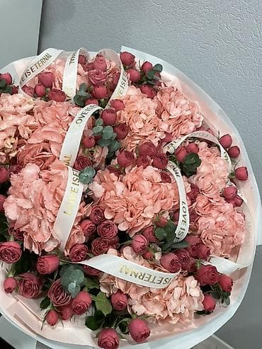 цветы букеты и корзины с цветами: Авторские букеты из садовых роз, гвоздик и гортензии - Состав — 3