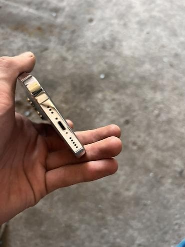 honor magic v2: Смартфон с плоскими стальными гранями и крупным блоком из трех камер — 3