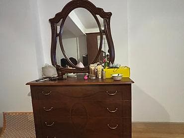 комод с зеркалом для спальни: Спальный гарнитур в классическом стиле, древесный оттенок орех — 4