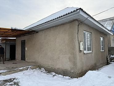 срочная продажа домов: Продаётся дом с двором и хозяйственными постройками. - Отдельно — 2