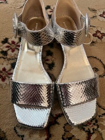 шлепка: Босоножки на узкую ногу
37 размер новые — 1