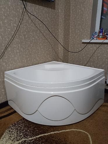бассейн пластиковый: Угловая акриловая ванна/сидячая купель - Компактная угловая модель — 1