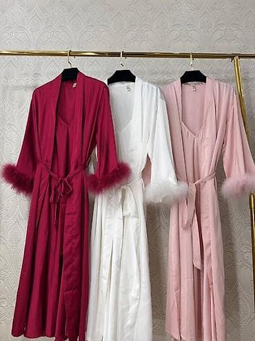 женщины в пеньюарах: Комплект, Пеньюар, Атлас, С перьями — 5