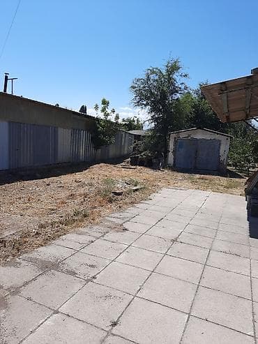 Недвижимость: Продается жилой дом с участком. Основные особенности: - Отдельно — 2
