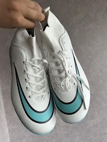 Футбольные сороконожки для игры на искусственном покрытии Заказывал